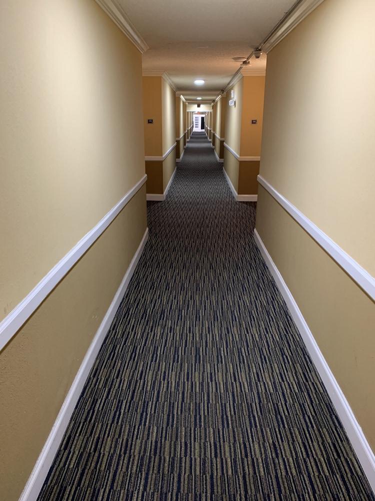 Travelodge By Wyndham אודסה מראה חיצוני תמונה
