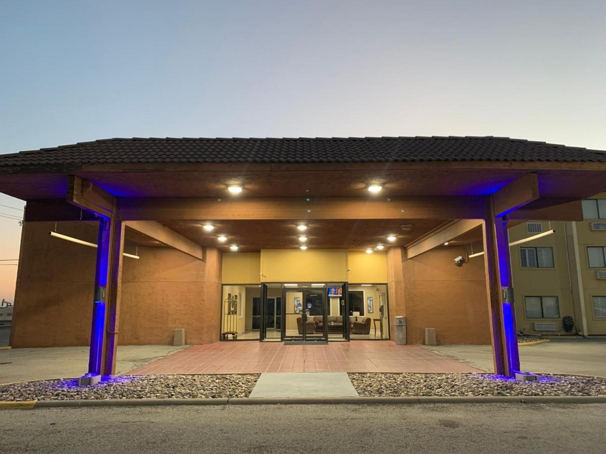 Travelodge By Wyndham אודסה מראה חיצוני תמונה